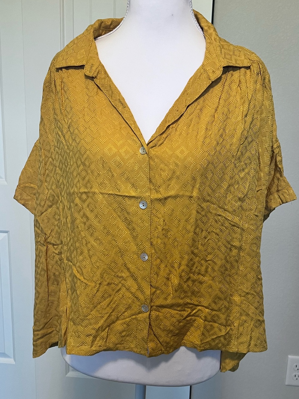 NWT BP boxy oversized relaxed fit short sleeves geometric diamond pattern top